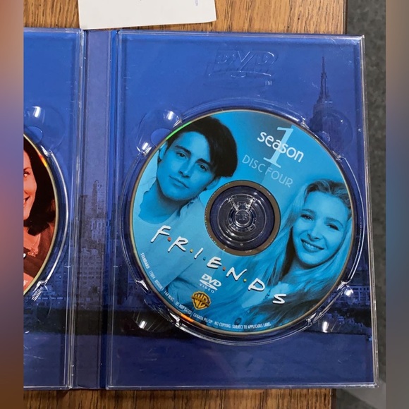 Season 1 AND 2 of FRIENDS! - Picture 5 of 11